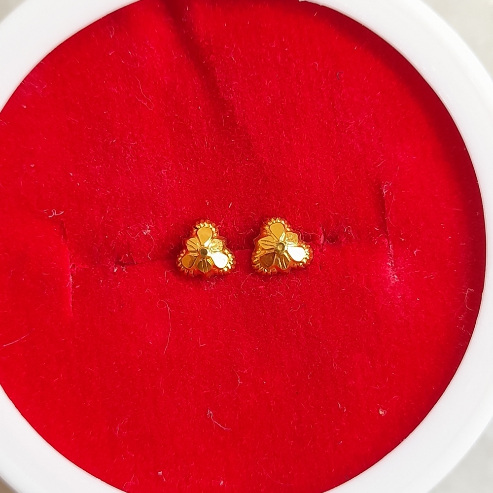 Beautiful new desiner studs - Picture 9 of 11